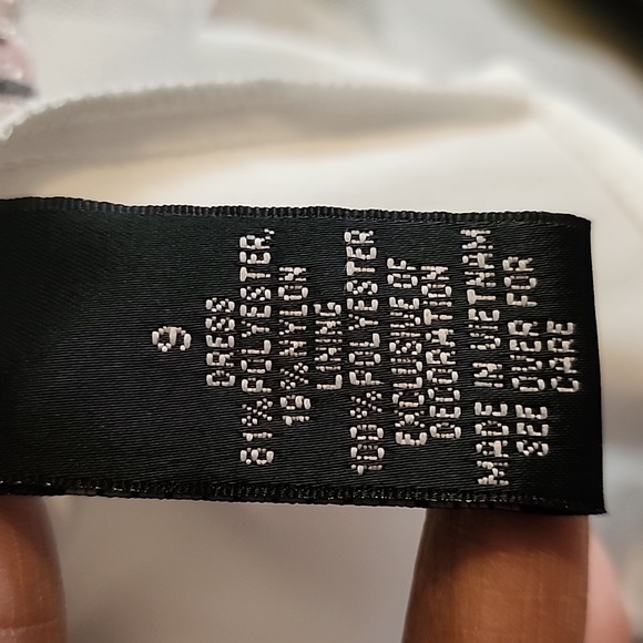 I.N. Embroidered  hi-lo delicately  beautiful dress formal or prom ready - Picture 12 of 13